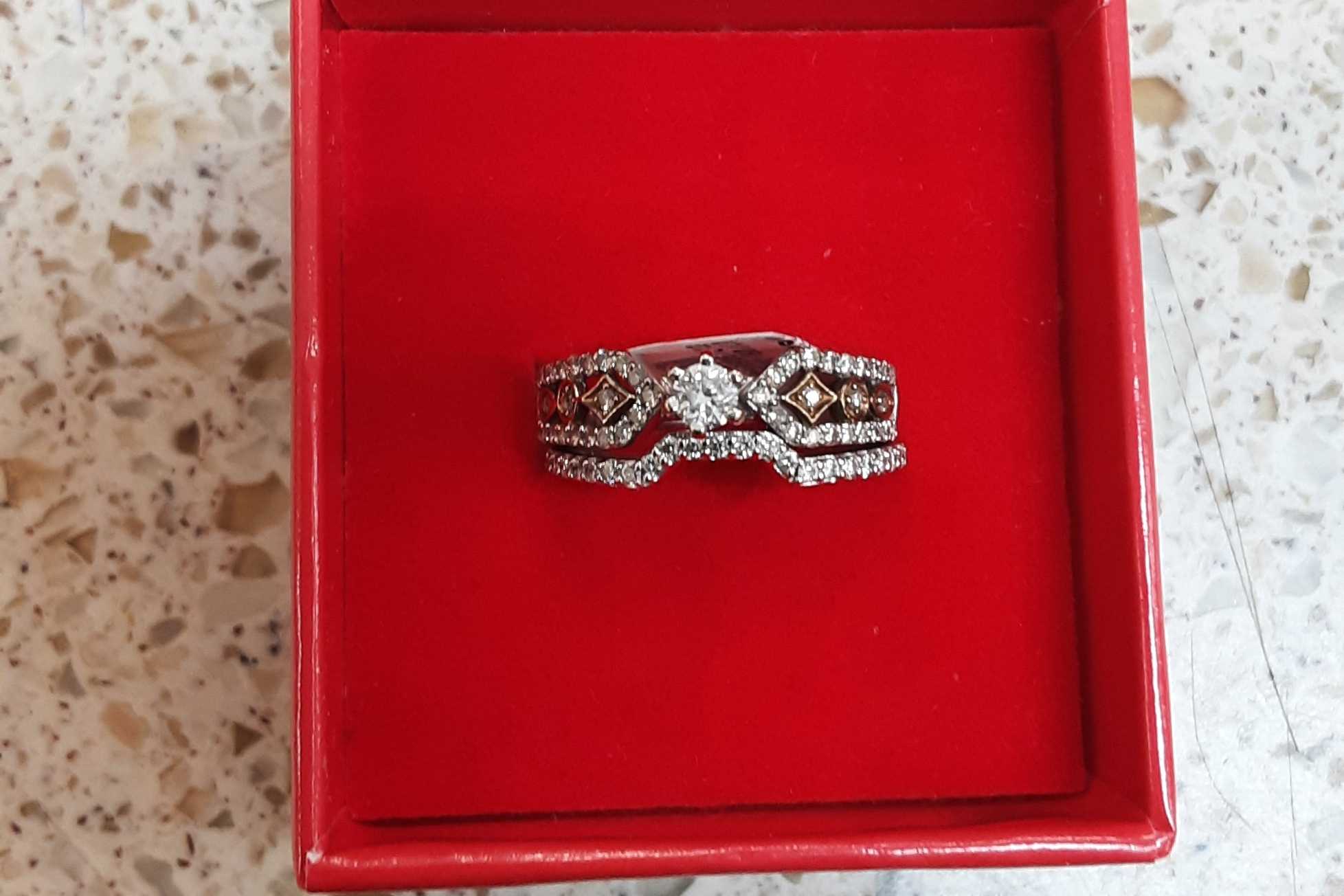 Ring - Engagement Set - White Gold 14k (.585) 4.9 grams Size 7.5 - Image 2