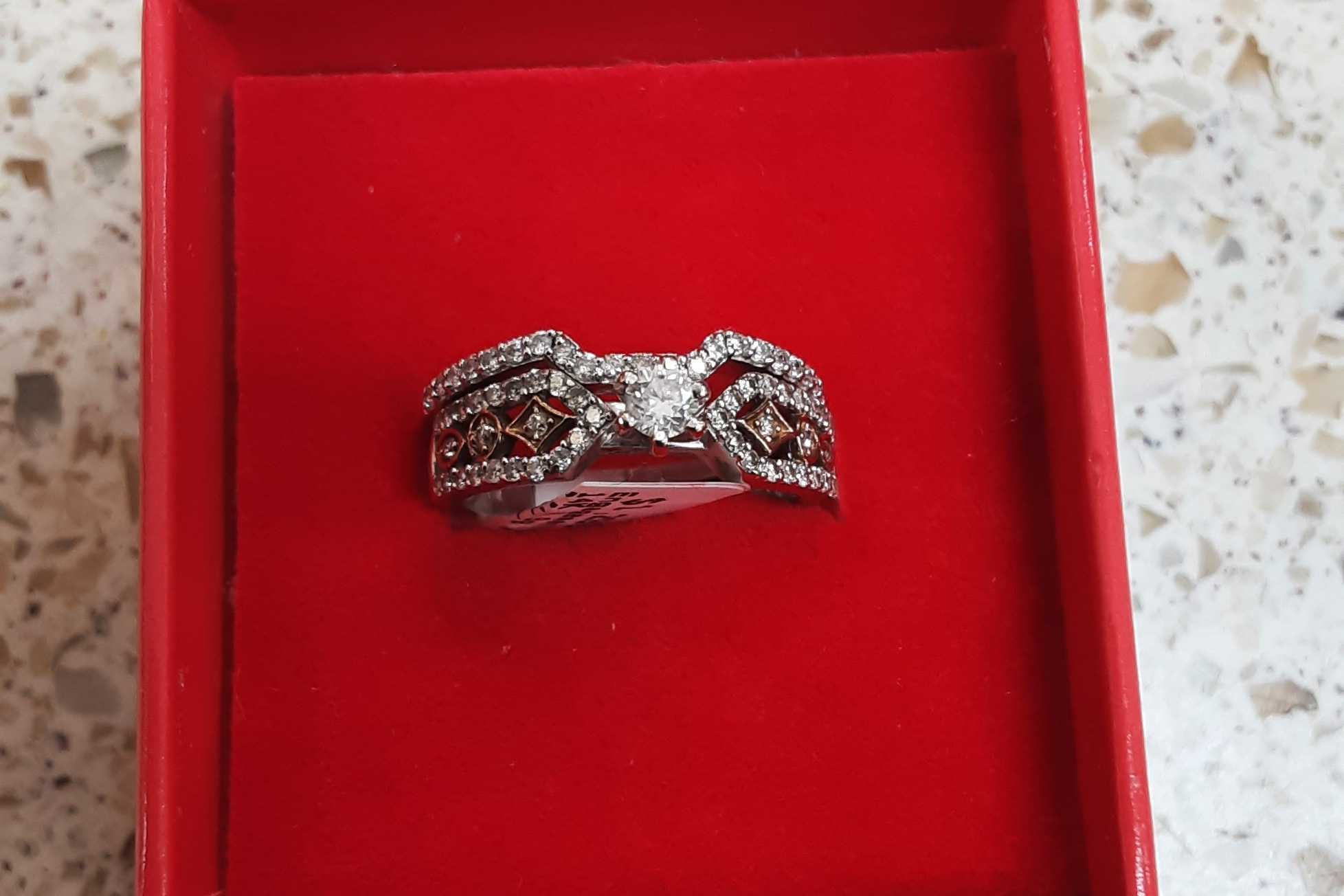 Ring - Engagement Set - White Gold 14k (.585) 4.9 grams Size 7.5 - Image 3